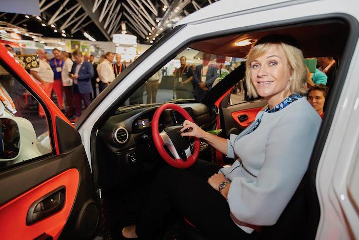Zali Steggall, independent politician endorsing ACE Australian Electric Vehicle at SEC 2019